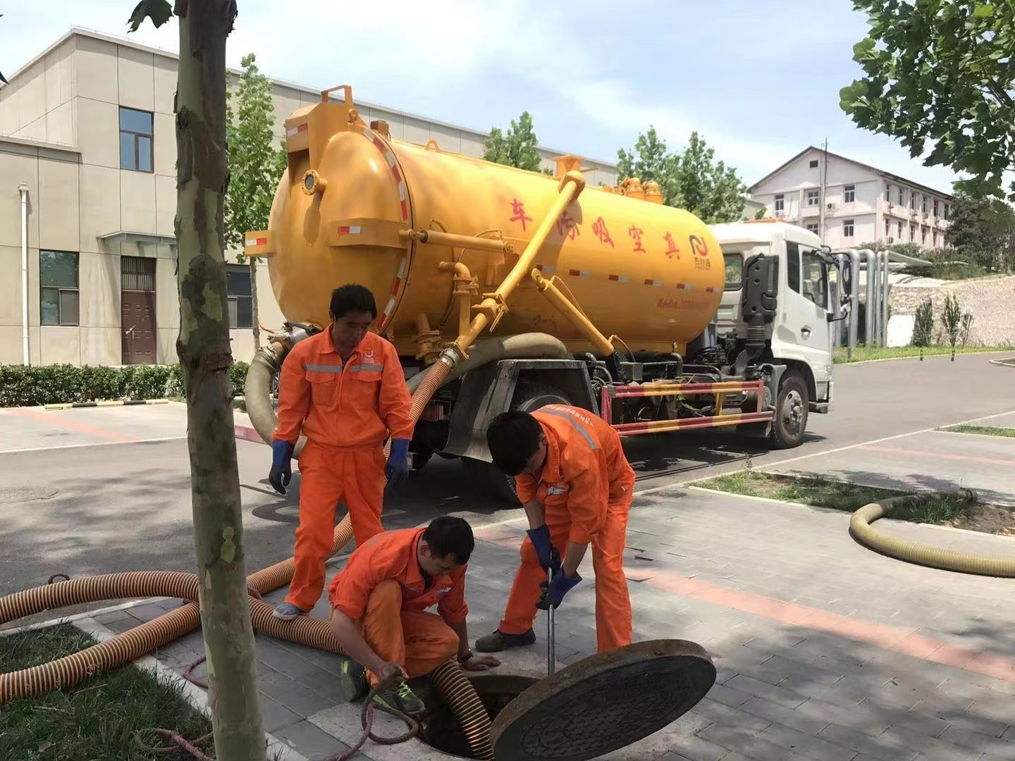 昌邑化粪池清理与5-8吨吸粪车施工效率分析